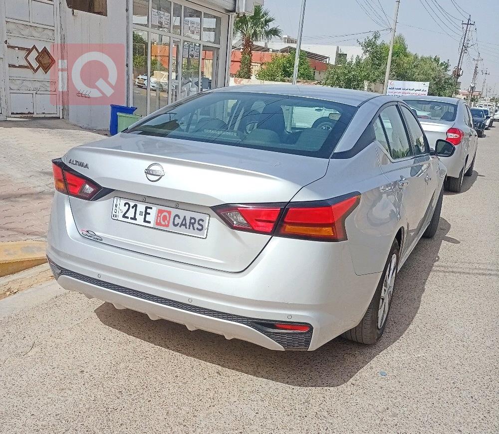 نيسان ألتيما